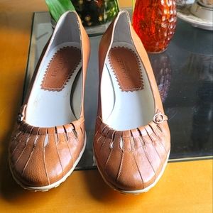 Sesto Meucci Vintage Brown and Cream Leather kitten heels